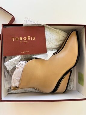 Torgéïs New York Women's Tan Vegan Leather Pointed Ankle Boot size 8 new in box